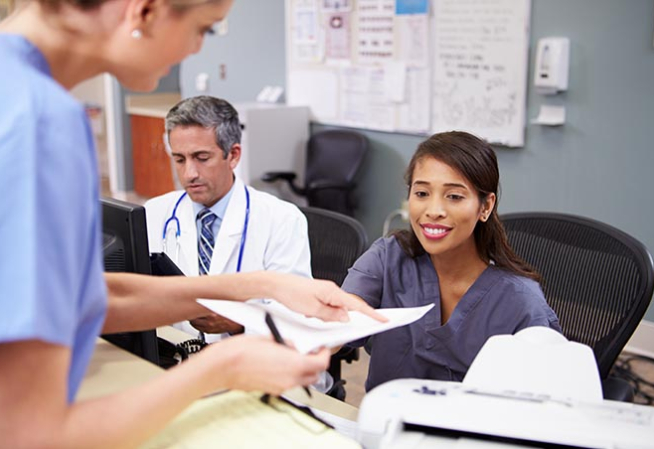 La procédure pour contacter les représentants des usagers est généralement renseignée sur les documents à destination des patients : n'hésitez pas à la consulter.