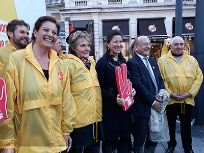 Mme la Ministre et les bénévoles de Moi(s) sans tabac sur la Fan zone.