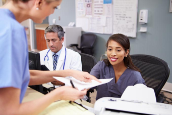 La procédure pour contacter les représentants des usagers est généralement renseignée sur les documents à destination des patients : n'hésitez pas à la consulter.