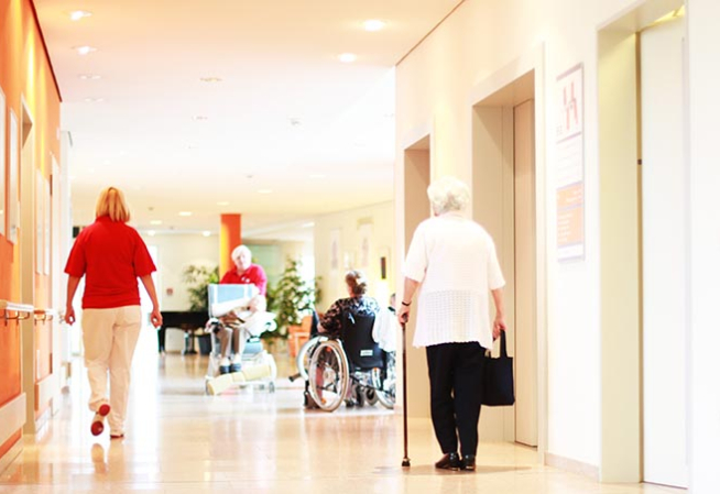 Il est possible d'être associé au fonctionnement d'un établissement médico-social notamment par le conseil de la vie sociale.