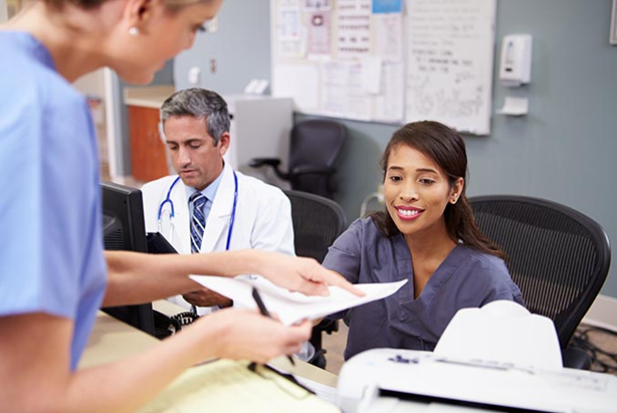 La procédure pour contacter les représentants des usagers est généralement renseignée sur les documents à destination des patients : n'hésitez pas à la consulter.