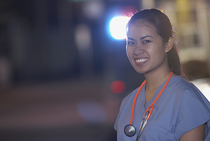 visuelle d'une infirmière la nuit