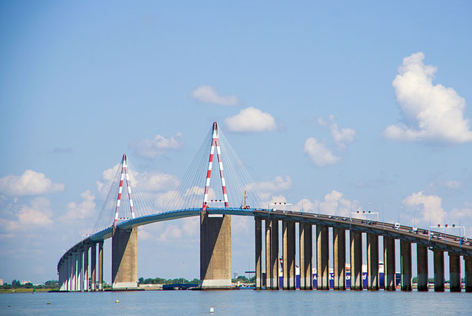 Photographie du pont de Saint-nazaire en loire-atlantique.